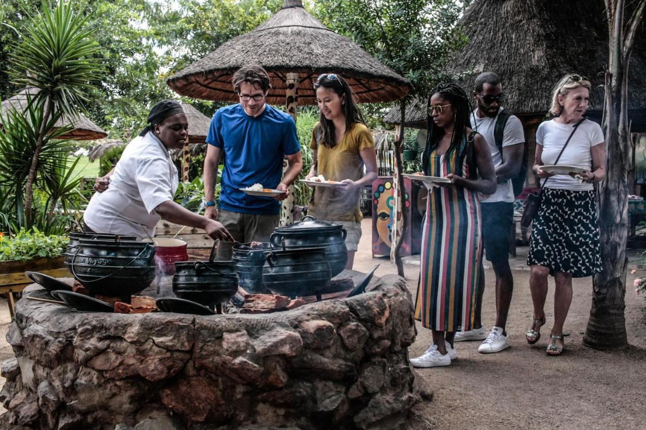 Lebo'S Soweto Backpackers Vandrarhem Exteriör bild