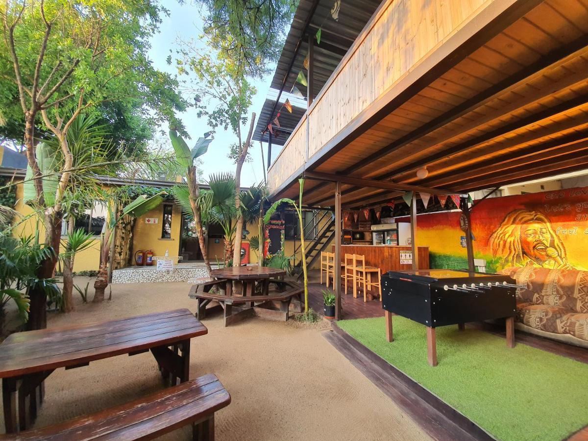 Lebo'S Soweto Backpackers Vandrarhem Exteriör bild