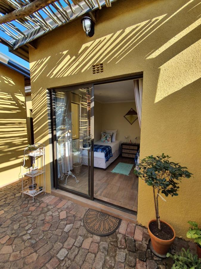 Lebo'S Soweto Backpackers Vandrarhem Exteriör bild