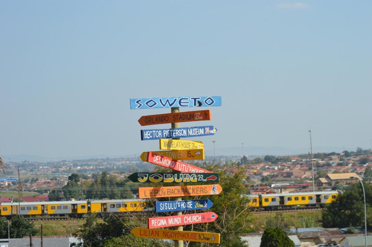 Lebo'S Soweto Backpackers Vandrarhem Exteriör bild