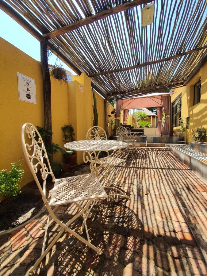 Lebo'S Soweto Backpackers Vandrarhem Exteriör bild