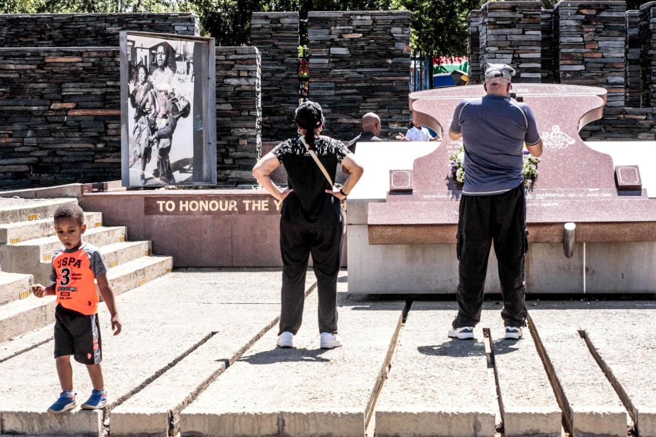 Lebo'S Soweto Backpackers Vandrarhem Exteriör bild