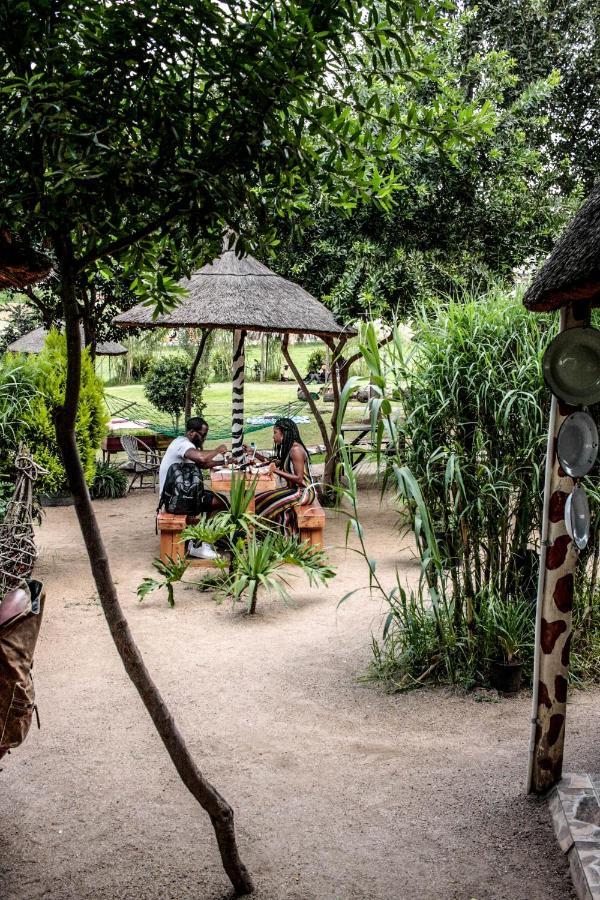 Lebo'S Soweto Backpackers Vandrarhem Exteriör bild