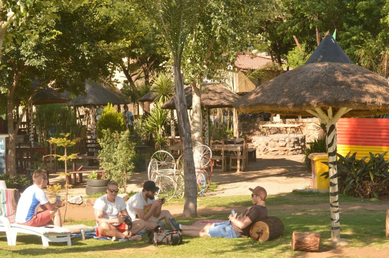 Lebo'S Soweto Backpackers Vandrarhem Exteriör bild
